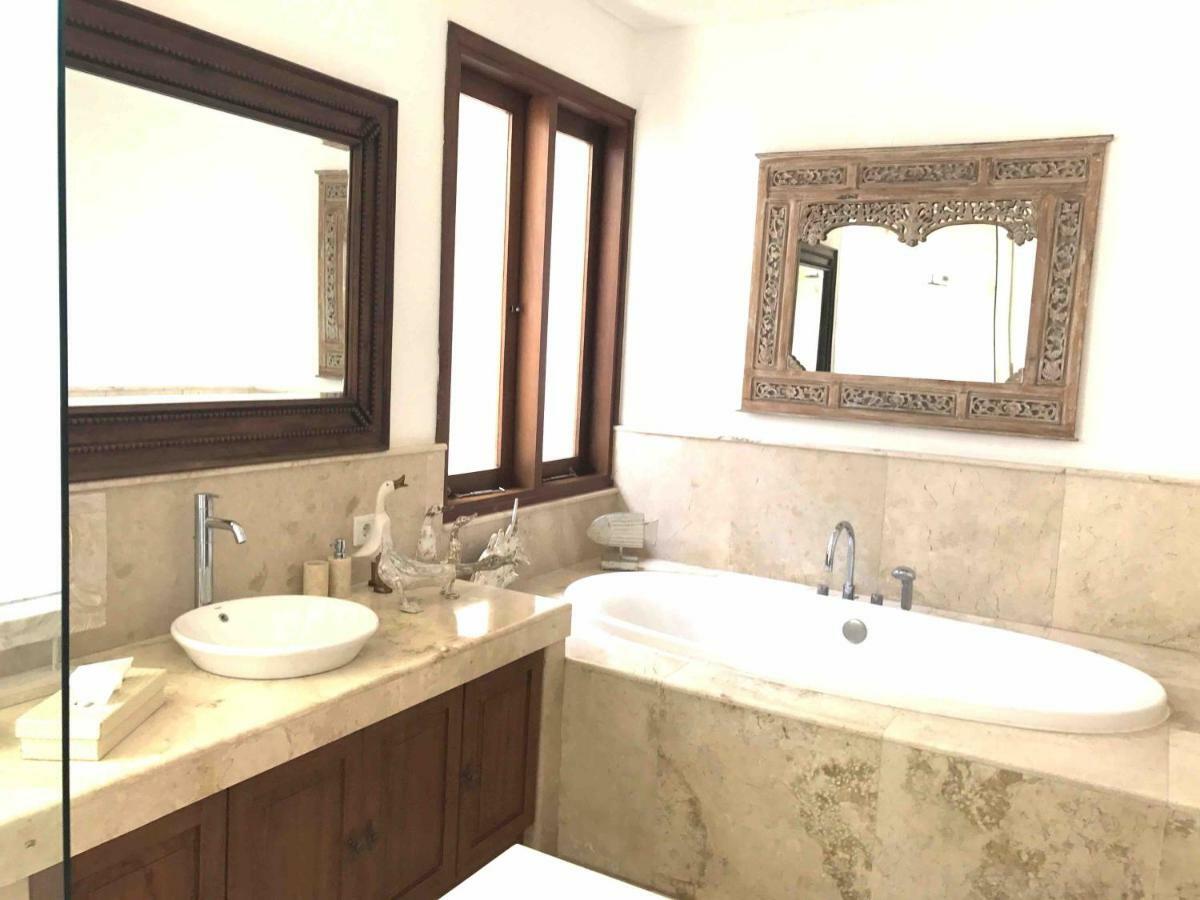 Villa Jalal Кута Екстериор снимка
