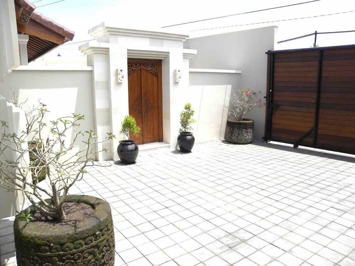 Villa Jalal Кута Екстериор снимка